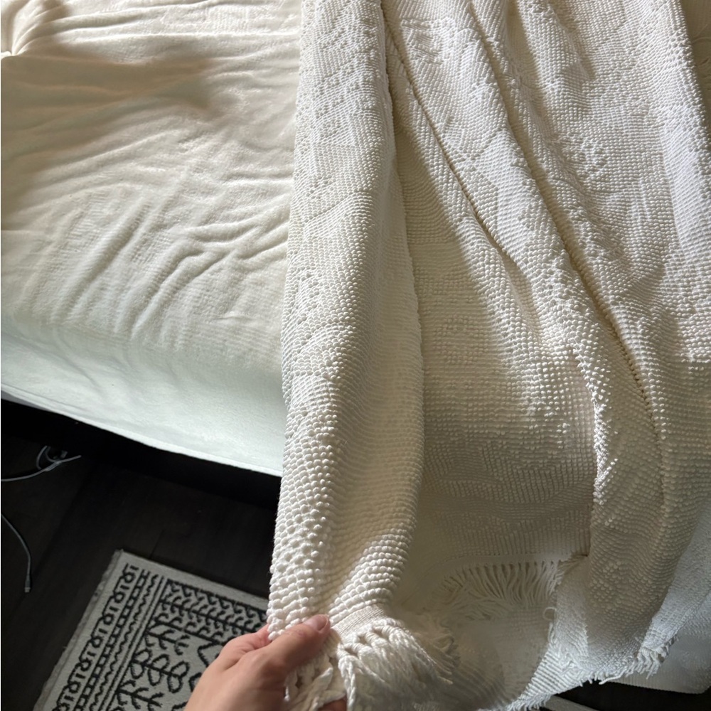 Morgan-Jones Martha Washington queen bedspread - Picture 6 of 8